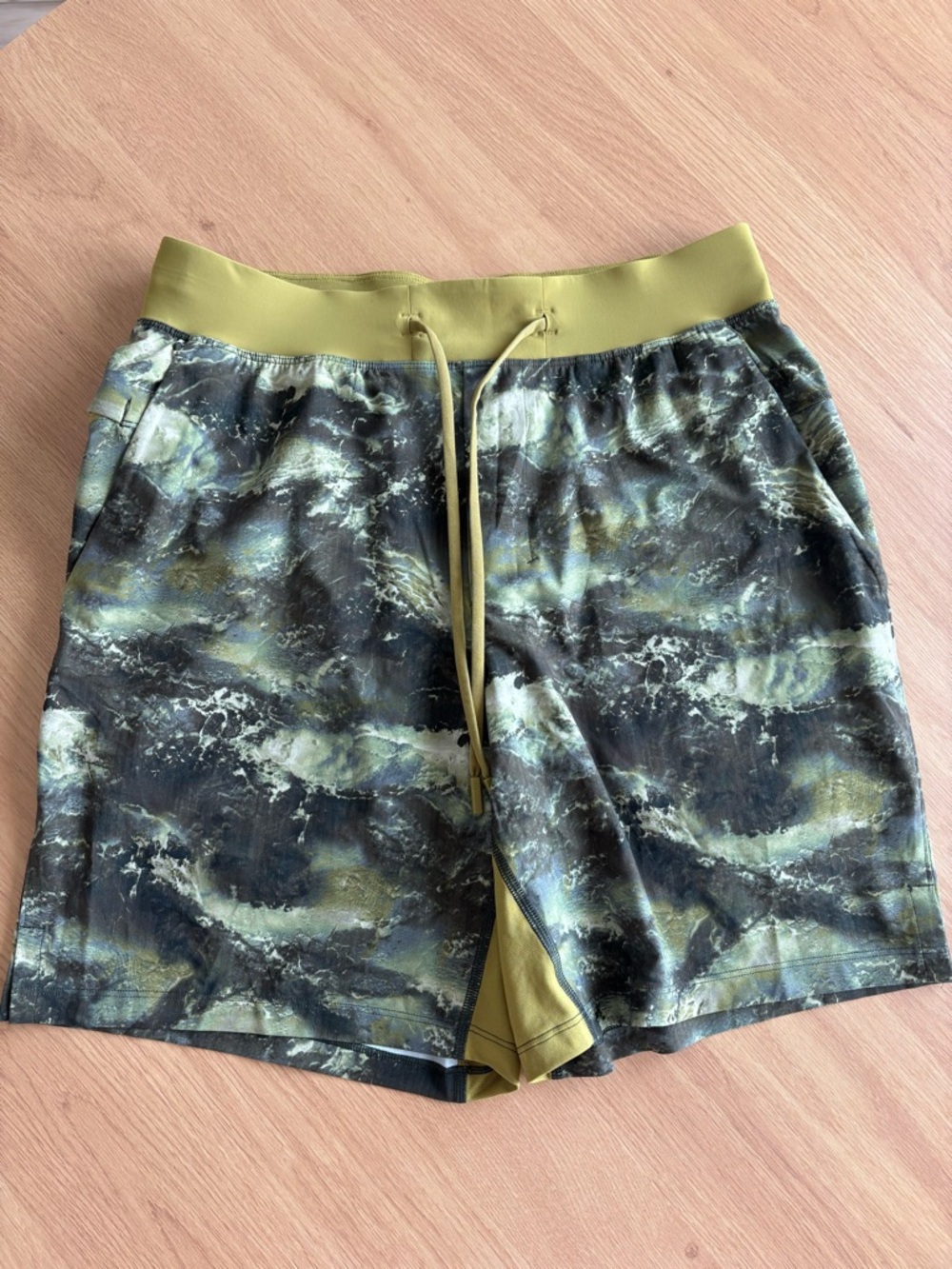 Lululemon men's T.H.E short 7"